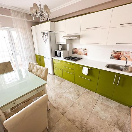 Bright & Quiet 2Room Apartment In City Center Chisinau Bagian luar foto